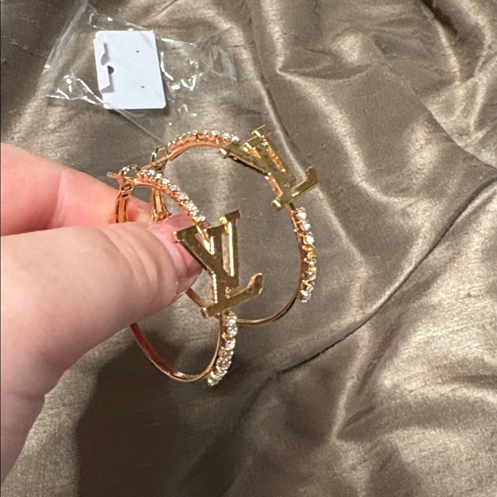 Gold hoops - Picture 3 of 5